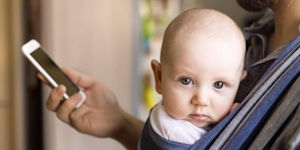 Handy und Baby